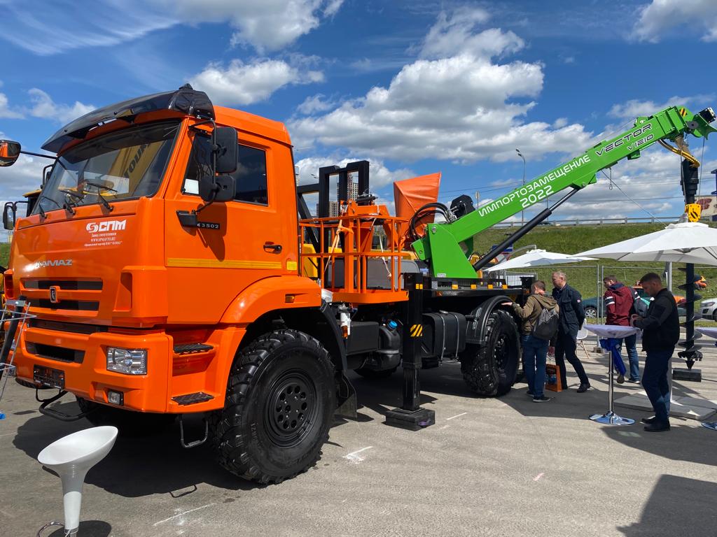 SPM plant (‘Construction Lifting Machines’) presented a novelty at the trade fair – the crane drilling…